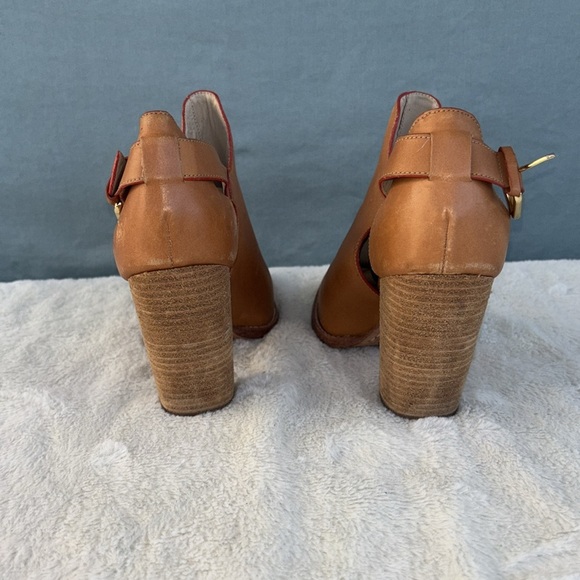 EUC Elizabeth and James Tan Ankle Booties with Buckle Strap Size 6 - Picture 4 of 9